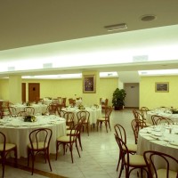 Dettagli sala ristornate con tavoli assegnati 