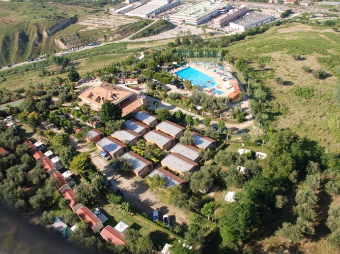 Apulia Hotel Silvi Marina - Villaggio Silvi Marina dall'alto