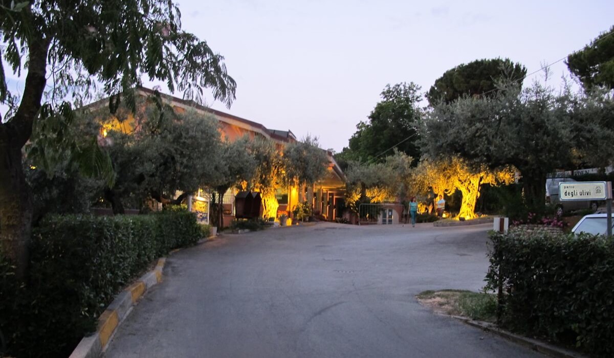 Apulia Hotel Silvi Marina - Villaggio Silvi Marina viale d'accesso