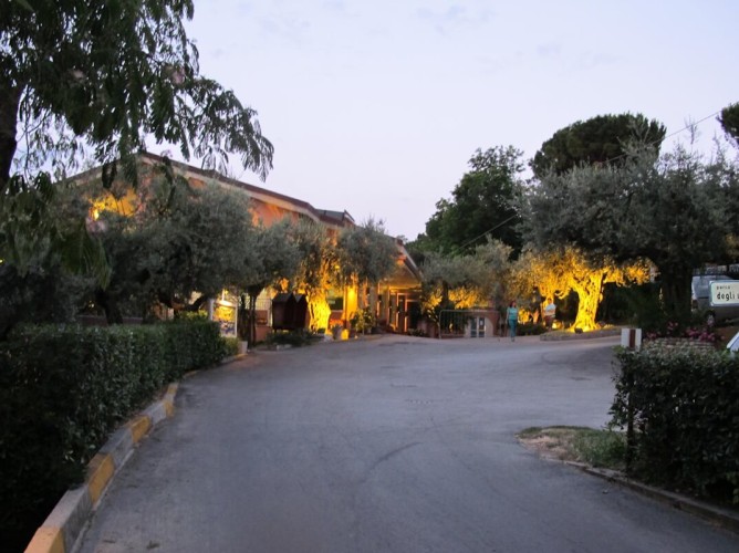 Apulia Hotel Silvi Marina - Villaggio Silvi Marina viale d'accesso
