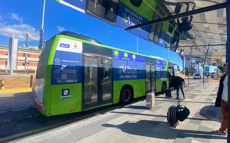 Alibus per il porto di Napoli