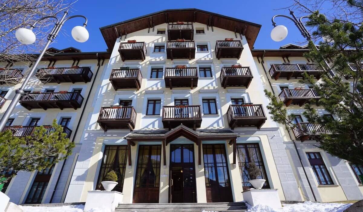 Palace Resort Pontedilegno - Veduta dell'hotel e della valle dal drone Palace Resort Pontedilegno - Veduta dell'hotel e della valle dal drone