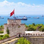 Le Mura di Costantinopoli erano cosi solide che durante l'ultimo assedio condotto dai turchi con cannoni di nuova concezione non furono efficaci per aprire una breccia nelle mura bizantine