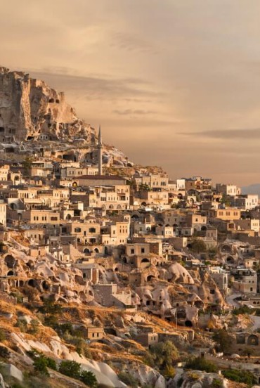 Uchisar e il suo castello in Cappadocia