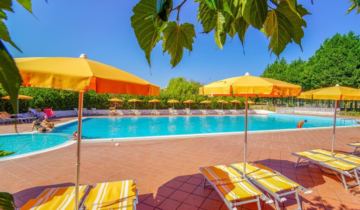 Villaggio Baia della Rocchetta - Bordo Piscina