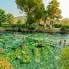 Bagno nelle pisicne termali naturali di Hierapolis in Turchia