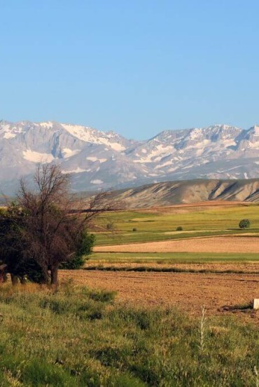 Valli e catene montuose a Konya in Cappadocia