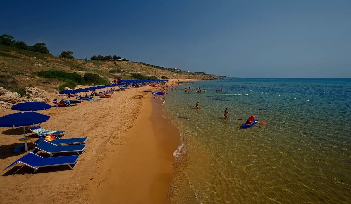 Villaggio L'Oasi - Spiaggia di Sabbia Rossa