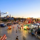 Quartire di Eminönü vista della piazza e del mercato del pesce