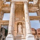 La Biblioteca di Celso a Efeso, in Turchia, è una delle strutture più belle di tutta la zona dell'Egeo. È considerata ancora oggi un capolavoro senza tempo