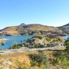 Lago artificiale di una diga nelle catene e valli di Konya in Cappadocia