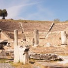 L'Asceplion di Pergamo sull'Egeo in Turchia era un'antico centro di cure (primo ospedale al mondo) dove effettuavano bagni di fango, somministrazione di acque sacre purificanti, uso di erbe curative, e bagni di sole