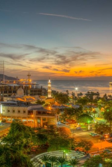 Città di Aqaba Giordania vista al tramonto