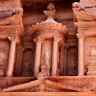 Dettagli della facciata della città di Petra capitale dell'antico popolo dei Nabatei in Giordania