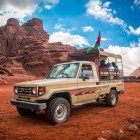 Safari in Jeep 4x4 nel deserto del Wadi Rum in Giordania