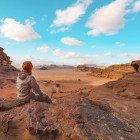 Deserto montuoso del Wadi Araba in Giordania