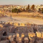 Veduta del Forum ovale dell'antica città romana di Jerash in Giordania