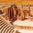Dettagli del Teatro Romano nel sito archeologico di Jerash in Giordania