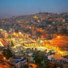 Vista notturna di Amman capitale della Giordania