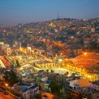 Vista notturna della capitale Amman 