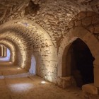 Spettacolari labirinti a volta degli interni del Castello di Kerak in Giordania