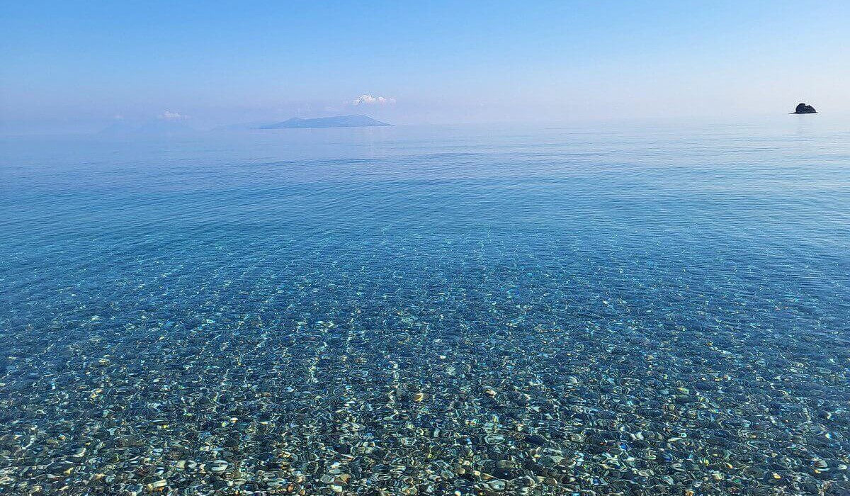 Hotel Club La Playa - Acqua trasparente che sfuma nel blu, sabbia chiara e il profumo del mare siciliano che riempie l'aria.
