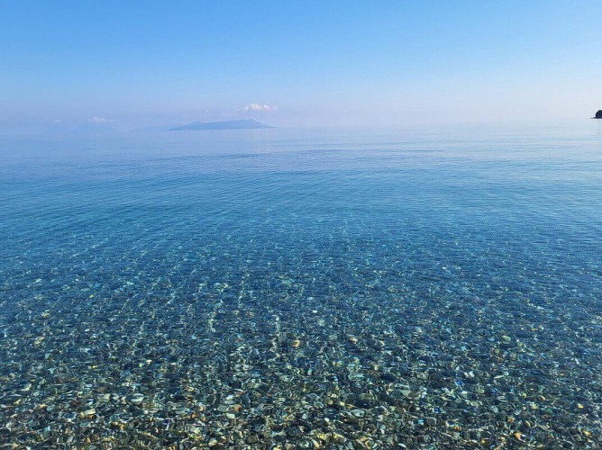 Hotel Club La Playa - Acqua trasparente che sfuma nel blu, sabbia chiara e il profumo del mare siciliano che riempie l'aria.
