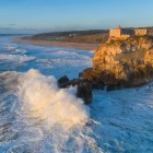 Vista dell'Oceano Atlantico dal villaggio di pescatori tipico di Nazaré
