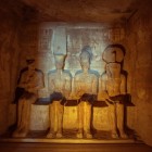 Abu Simbel, il santuario del tempio, dietro la sala di apparizione e la camera per le offerte. Esso contiene quattro statue raffiguranti Ptah, Amon-Ra, Ra-Horakhty e la statua di Ramesse
