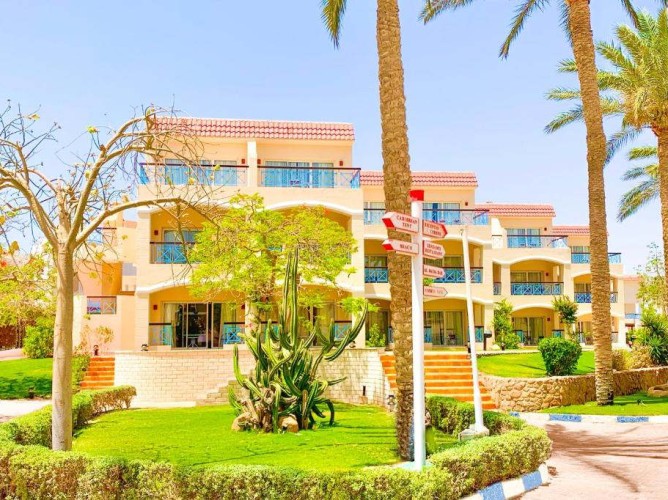 Ivy Cyrene Island Aqua Park Resort - Camere standard, con balcone attrezzato ed una bellissima vista su viali della struttura e sui curatissimissimi giardini