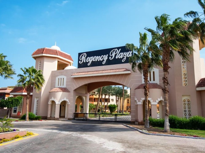 Royal Regency Club - Ultra All Inclusive - Il Royal Regency Club ha un ingresso principale in stile mediterraneo, situato nella splendida baia di Nabq.