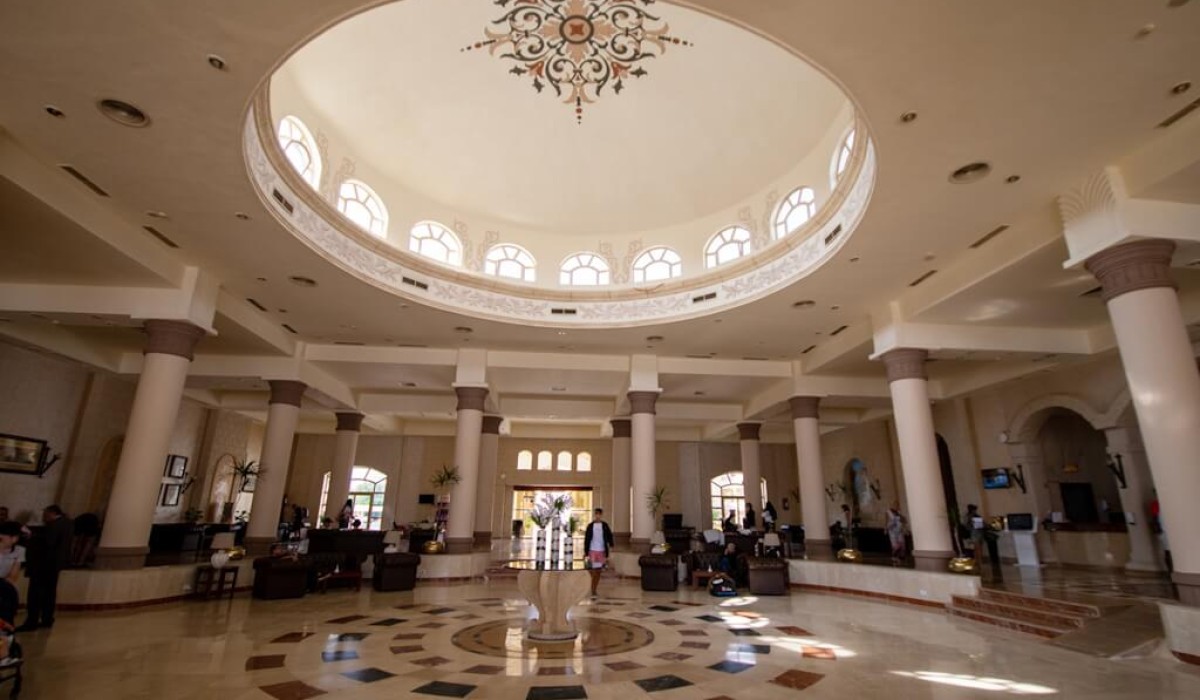 Royal Regency Club - Ultra All Inclusive - La hall del Royal Regency Club a Sharm El Sheikh è un ambiente raffinato e accogliente, progettato per offrire agli ospiti un’accoglienza calda e confortevole.