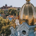 La Chiesa di Ferro di Istanbul, nota anche come Chiesa di San Stefano, ha una cupola neobarocca interamente in ferro battuto, con elementi fusi in Austria e assemblati sul posto.