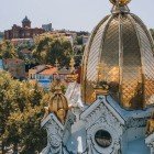La Chiesa di Ferro di Istanbul, nota anche come Chiesa di San Stefano, ha una cupola neobarocca interamente in ferro battuto, con elementi fusi in Austria e assemblati sul posto.