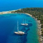 Pabuç Burnu è una suggestiva attrazione turistica situata nella pittoresca città di Bodrum, nella provincia di Muğla. Questa splendida zona costiera è rinomata per i suoi panorami mozzafiato e l’atmosfera tranquilla che la circonda