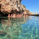 Le sorgenti minerali di Karaada, a 6 km da Bodrum, sono note per le acque termali a 35°C e i fanghi curativi, ideali per il relax e il benessere.
