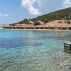 L'isola di Karaada, la più grande della zona, si trova a soli 6 km da Bodrum ed è famosa per le sue sorgenti minerali curative, ideali per il benessere e il relax.