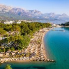 Moonlight Beach, tra le spiagge più amate di Kemer, offre acque turchesi, sabbia dorata e una baia tranquilla immersa nella natura. Perfetta per relax, nuoto e sport acquatici.