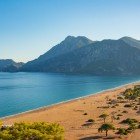 La spiaggia di Çıralı è un'importante area di nidificazione per la tartaruga marina Caretta caretta, motivo per cui la spiaggia è protetta e priva di strutture turistiche invasive.