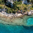 Tra Kaş e Demre, le rovine sommerse dell'antica Simena (oggi Kaleköy) e le acque turchesi dell’Isola di Kekova regalano uno spettacolo unico e suggestivo.