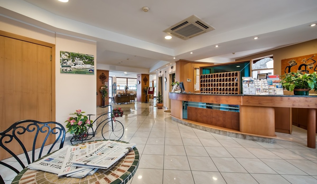 Apulia Hotel Taranto Ara Solis - Reception h24