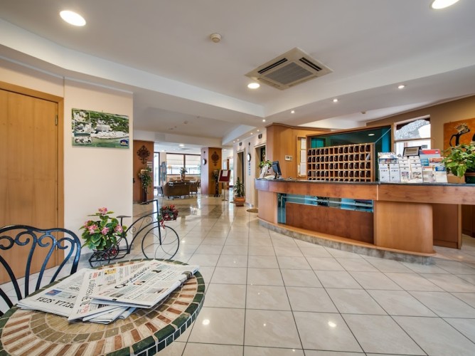 Apulia Hotel Taranto Ara Solis - Reception h24