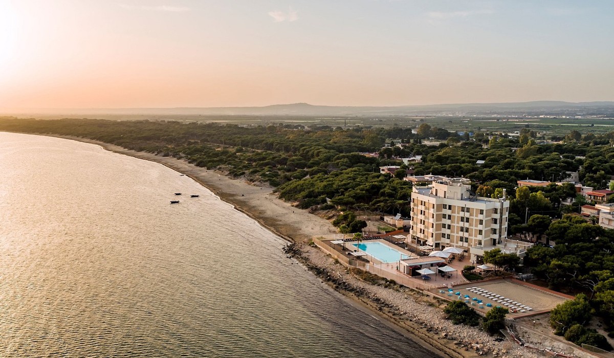 Apulia Hotel Taranto Ara Solis - Meravigliosi tramonti con vista sulla piscina e sul mare