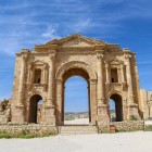 Arco di Adriano nell'antica città romana di Jerash in Giordania