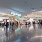 Scopri il duty free shop dell'aeroporto di Tokyo: una vasta selezione di prodotti di alta qualità, tra cui moda, elettronica e souvenir esclusivi, tutto a prezzi convenienti.