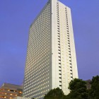 Sunshine City Prince Hotel di Tokyo, un grattacielo moderno situato nel quartiere Ikebukuro, direttamente collegato al complesso commerciale e di intrattenimento Sunshine City