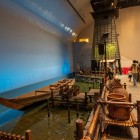 Il Koto City Fukagawa Edo Museum ricrea un quartiere di Tokyo del periodo Edo a grandezza naturale, offrendo un’esperienza autentica e immersiva nel Giappone del passato.