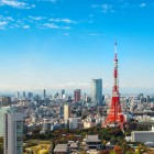 Nel cuore di Tokyo svetta la Tokyo Tower, simbolo iconico della città. Tra luci, grattacieli e tradizione, regala panorami unici e un’atmosfera vibrante e moderna.
