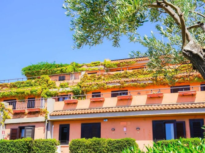 Villaggio Porto Rhoca - Esterni delle camere