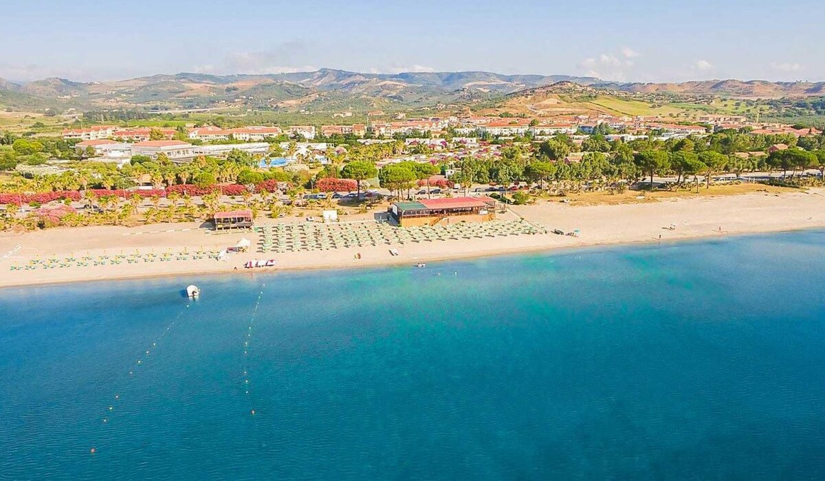 Villaggio Porto Rhoca - L'incantevole mare ionico visto dall'alto